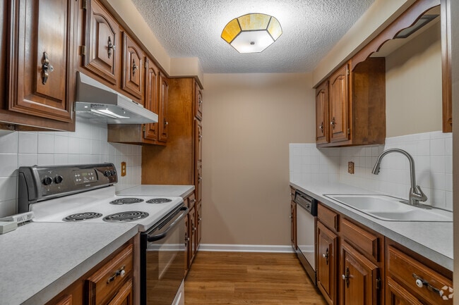 Interior Photo - 1616 South Main Street 55+