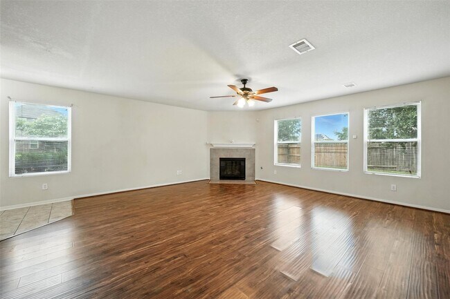 Foto del edificio - 3146 Madison Elm St