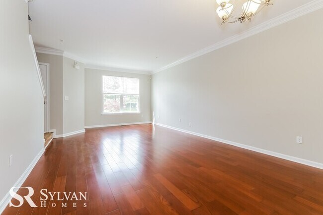 Building Photo - Fall in love with this spacious 4-bedroom ...
