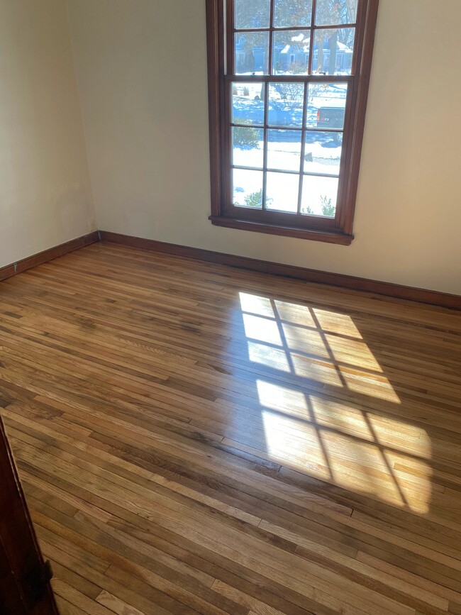 Building Photo - 2287 Brewster St