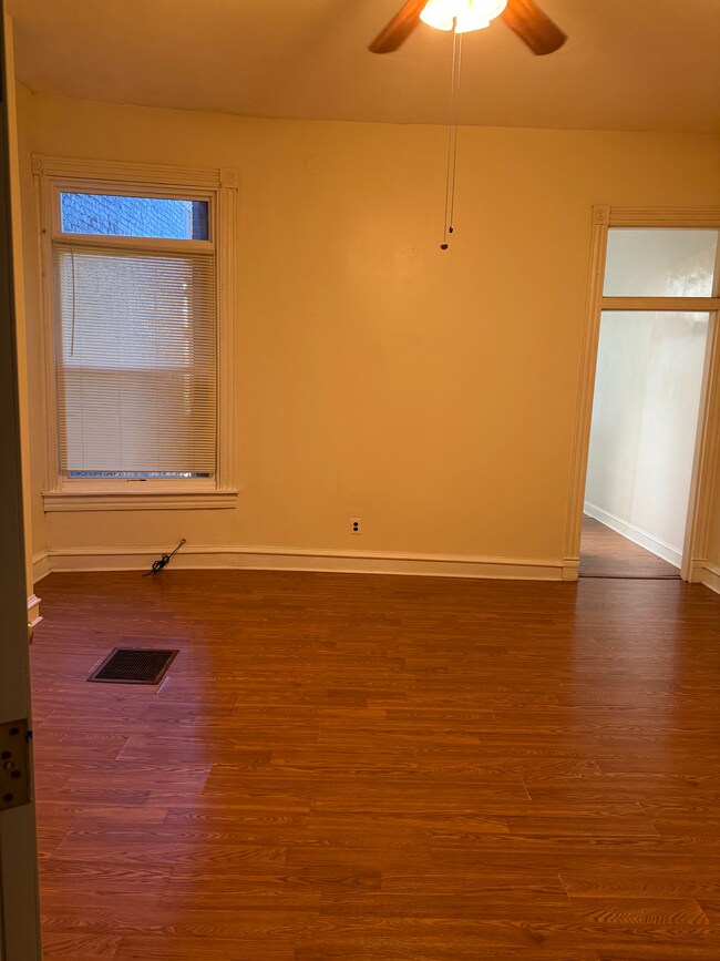 Building Photo - Spacious one-bedroom aparrtment