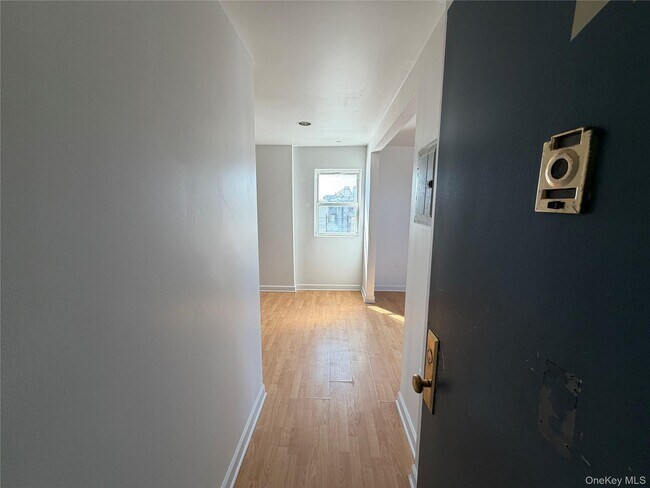 Foto del edificio - 2381 Belmont Ave