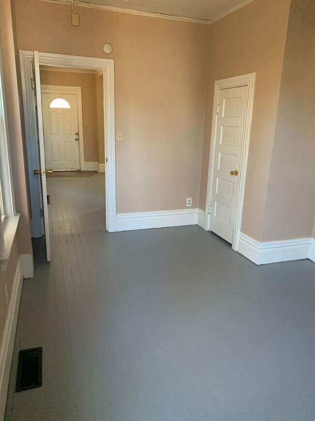 Foto del edificio - Large 3 Bedroom, 1.5 bath House