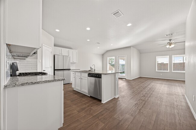 Foto del edificio - 4763 Avellino Base Dr