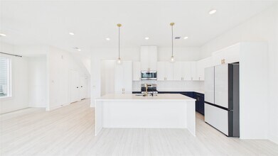 Building Photo - 9609 Valeca Dr