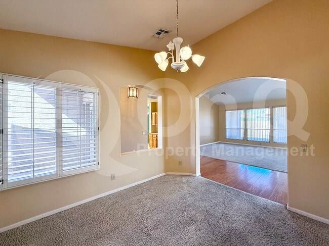 Building Photo - 9502 E Rocky Lake Dr