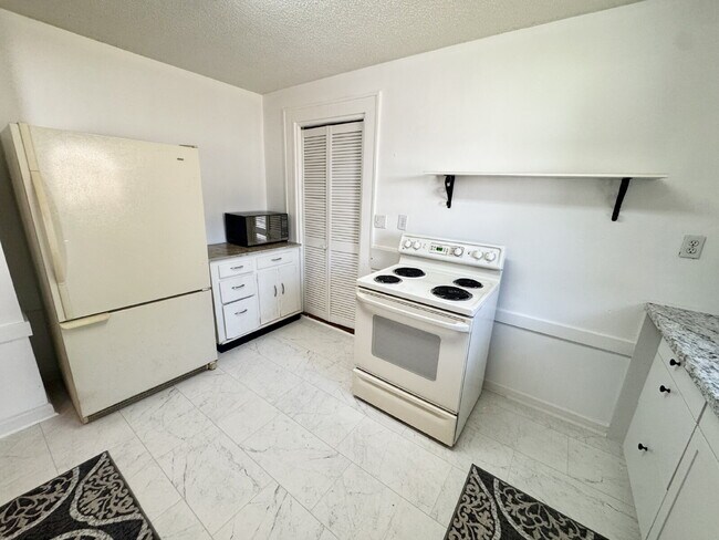 Foto del edificio - One bed one bath  in Pickens