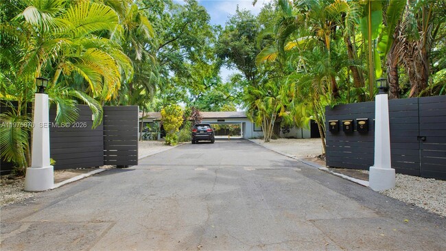 Foto del edificio - 1750 NE 144th St