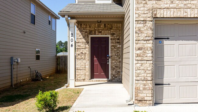 Building Photo - 204 Leland Ln