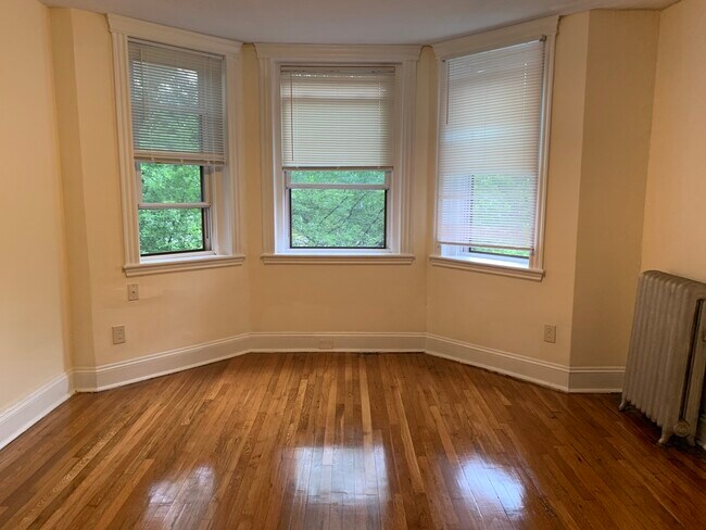Building Photo - 360 Riverway