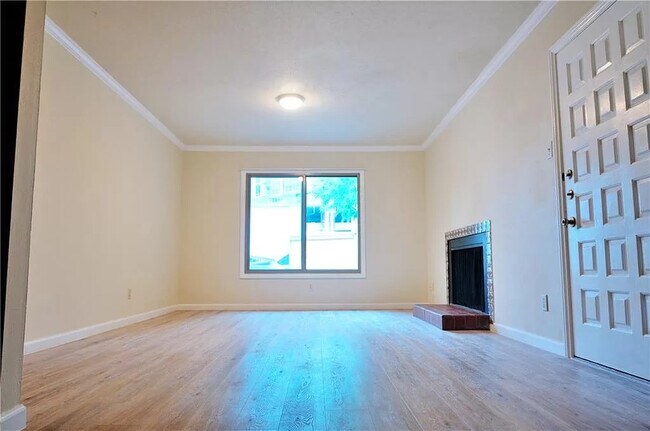 Living Room - 505 W 7th St