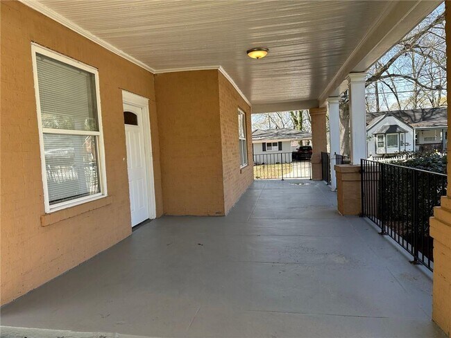 Foto del edificio - 2415 Crestview Ave