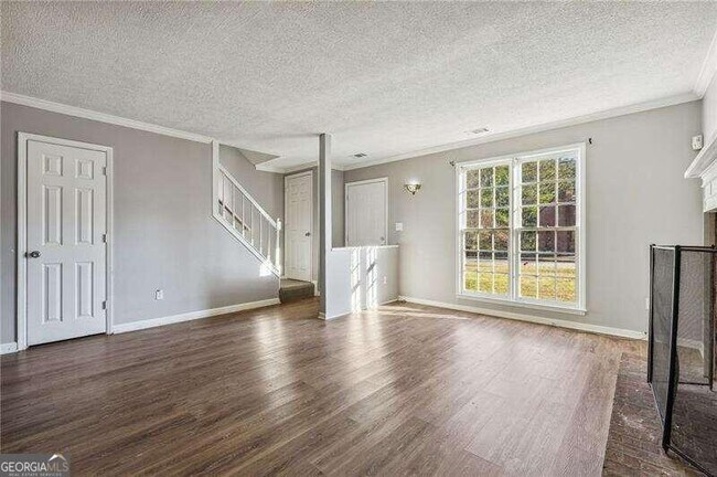 Building Photo - 731 Redland Dr