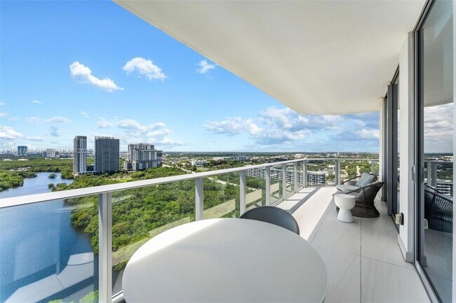 Foto del edificio - 17111 Biscayne Blvd