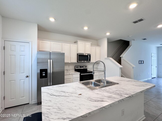 Building Photo - 8334 Zenith Cir