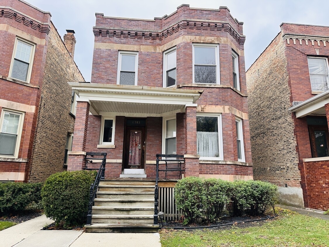 Foto principal - 2313 N Springfield Ave