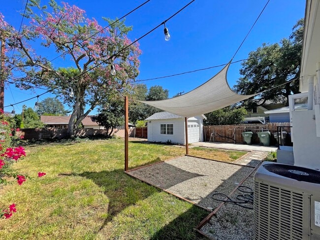 Building Photo - 238 N Alta Vista Ave
