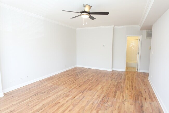 Foto del edificio - 6255 N Oakley Ave