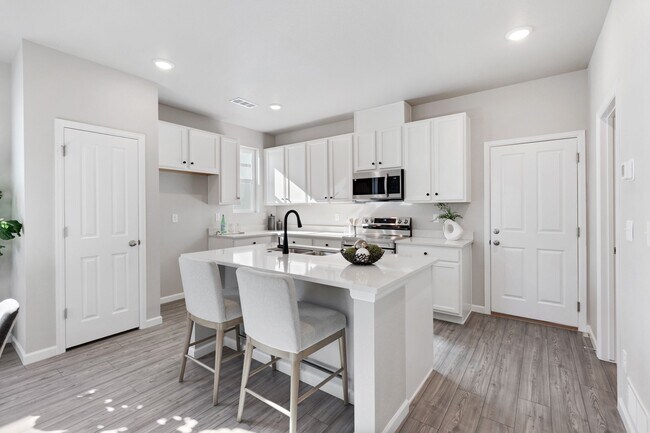 Foto del edificio - 1440 Coral Pl