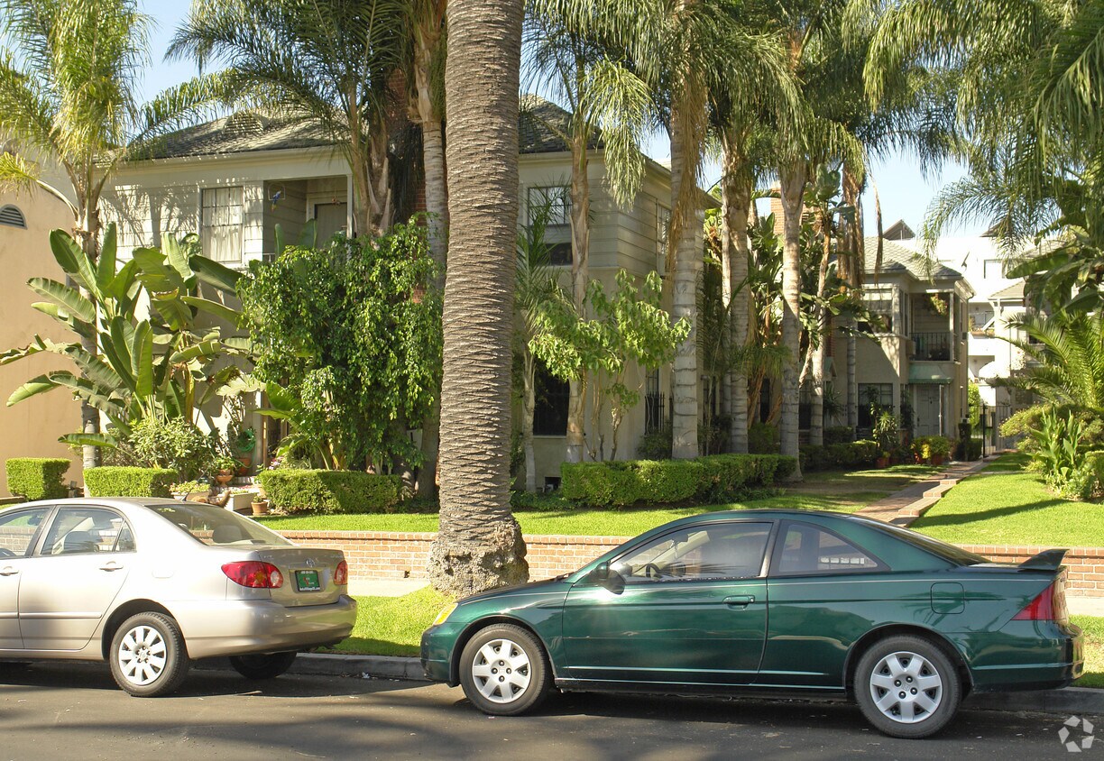 Building Photo - 1447-1453 N Alta Vista Blvd