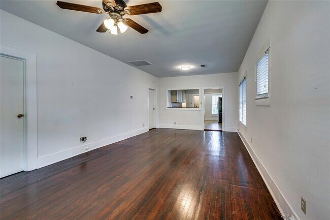 Building Photo - 708 Byrne St