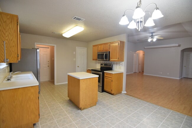 Building Photo - 4000 Mustang Dr