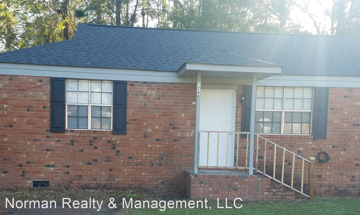Primary Photo - 976 Live Oak Dr
