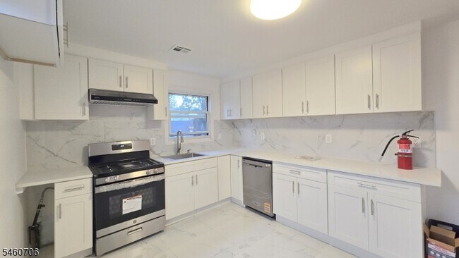 Foto del edificio - 76 Baldwin Pl