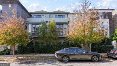 Building Photo - 689 Fraser St SE