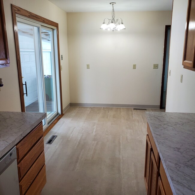 Kitchen/Dinning Area - 4286 Hushen Dr