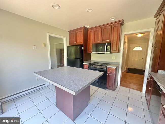 Foto del edificio - 703 Kentland Dr