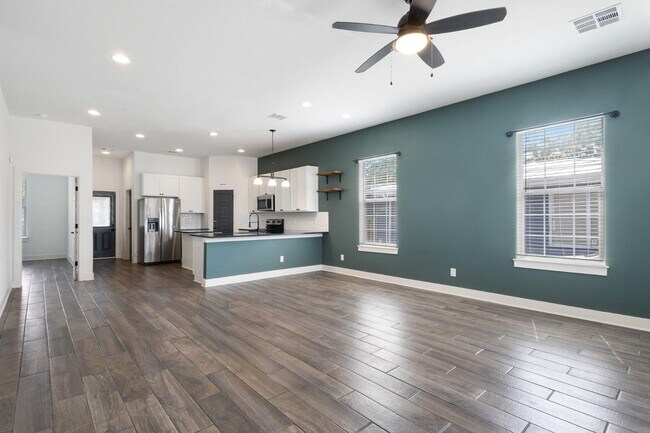 Building Photo - 534 Rigsby Ave