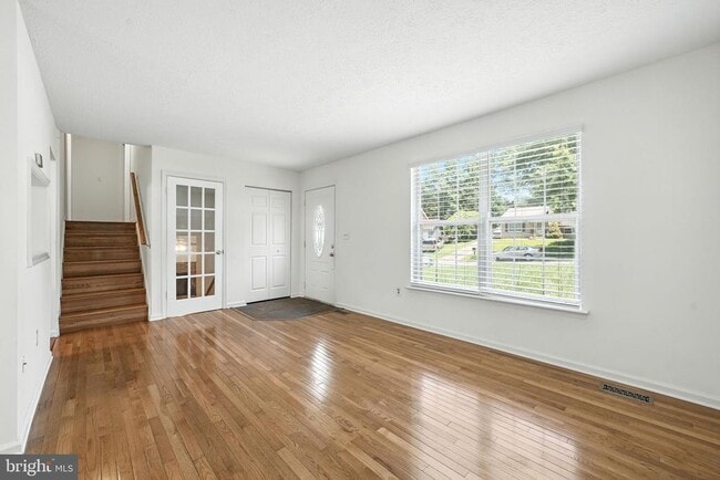 Building Photo - 18202 Macrae Ct