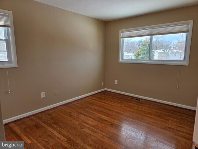 Building Photo - 6212 Thomas Dr