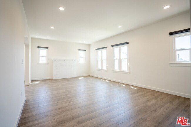 Building Photo - 1226 Keniston Ave