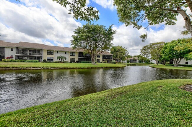 Foto del edificio - 6748 Willow Wood Dr