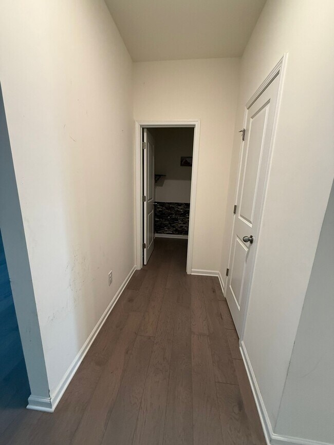 Foto del edificio - 7339 Wheyfield Dr
