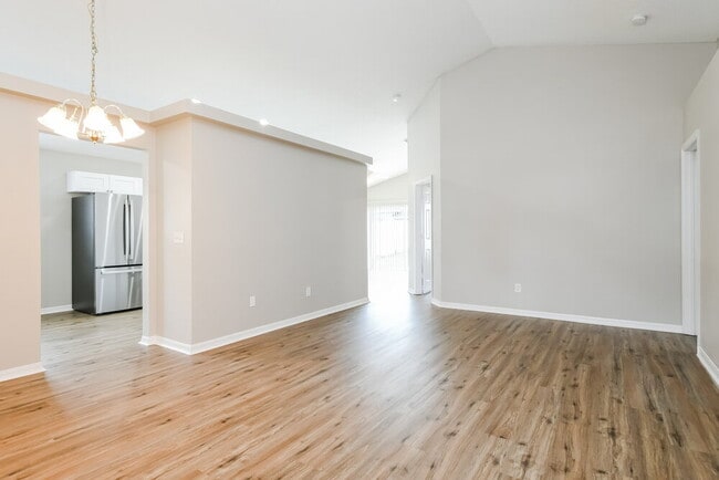 Foto del edificio - 417 Halstead Dr