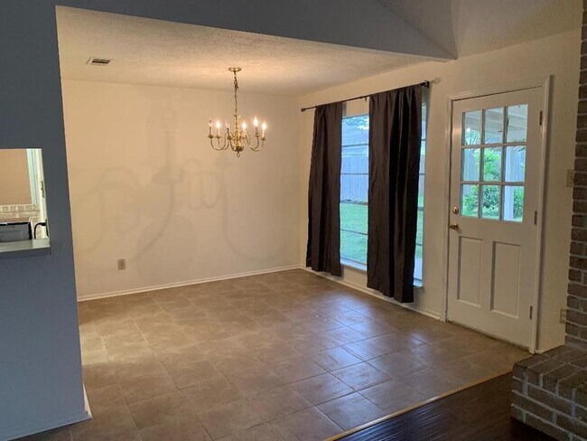 Foto del edificio - 6814 Grant Dr