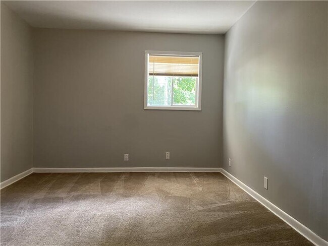 Foto del edificio - 4077 Pine Valley Rd