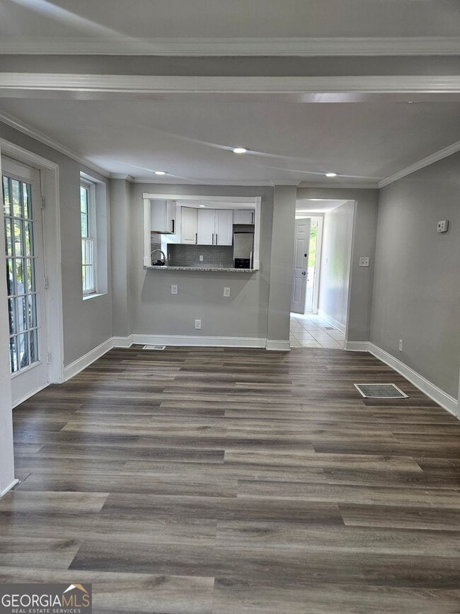 Building Photo - Beautiful Bungalow