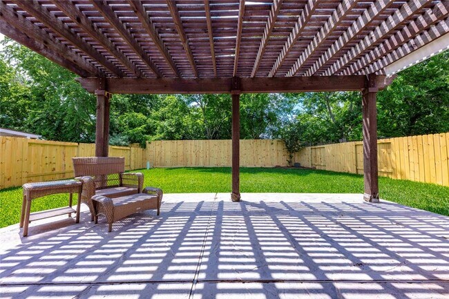 Foto del edificio - 13907 Bonnetbriar Ln
