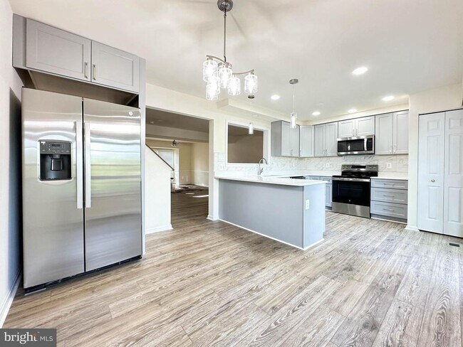 Building Photo - 8753 Manahan Dr