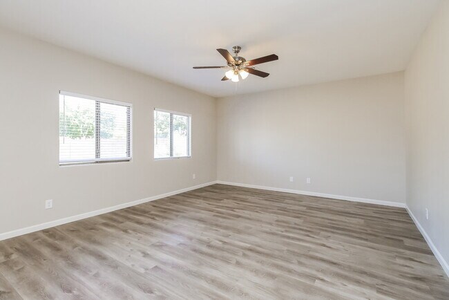 Foto del edificio - 1830 E Omega Dr