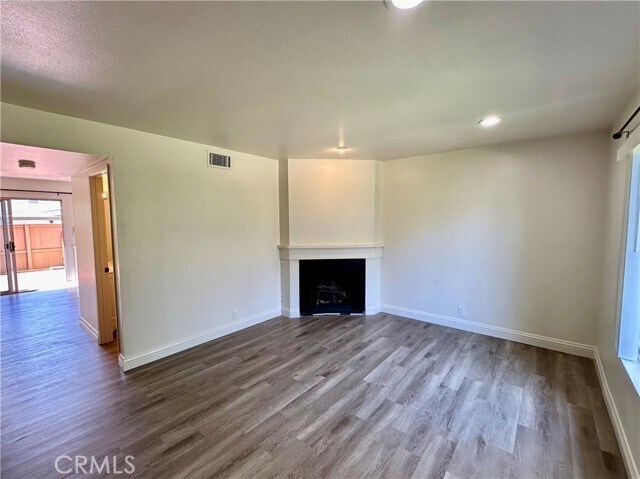 Building Photo - 18 Hollowglen