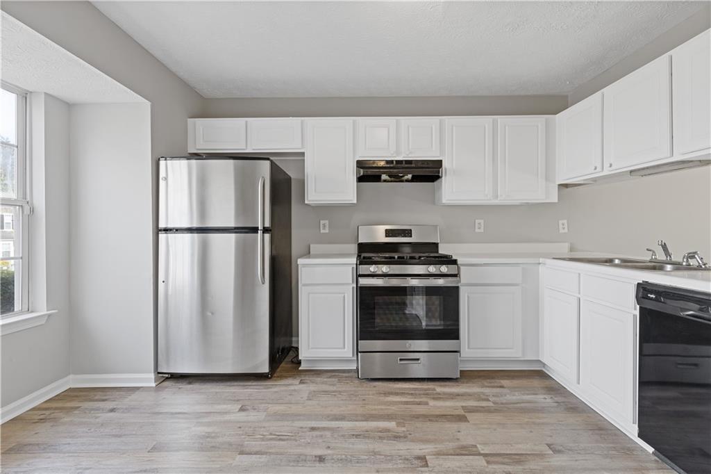 Building Photo - 5940 Hampton Ct