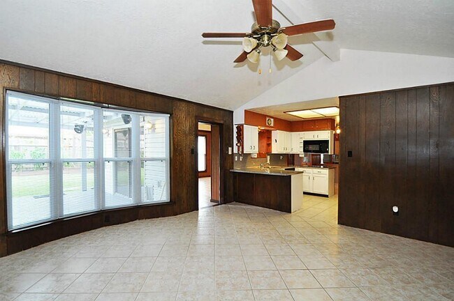 Building Photo - 10514 Herald Square Dr