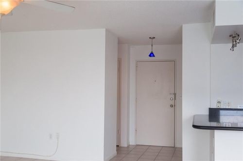 Foto del edificio - 9801 W Bay Harbor Dr