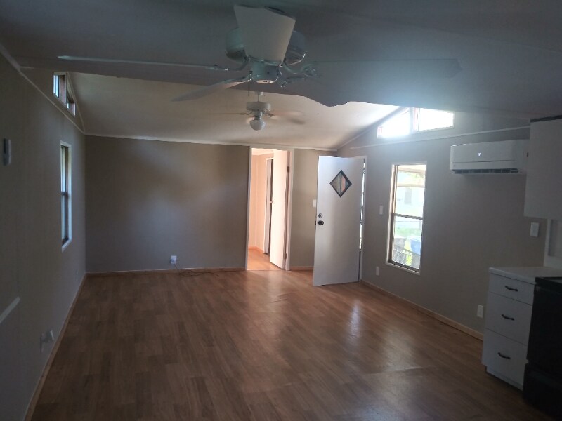 Foto principal - 8808 W Millpoint Rd