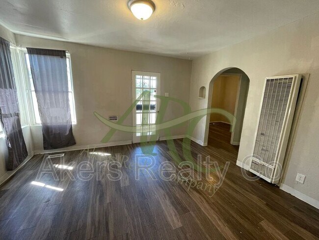 Foto del edificio - 1702 Van Buren St